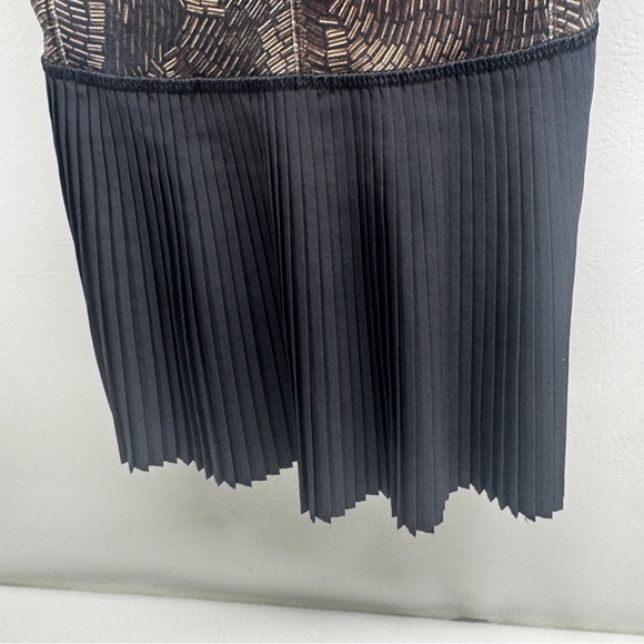 Lululemon city tank peplum out Brown and Black Sleeveless Top size 10 - Picture 4 of 11